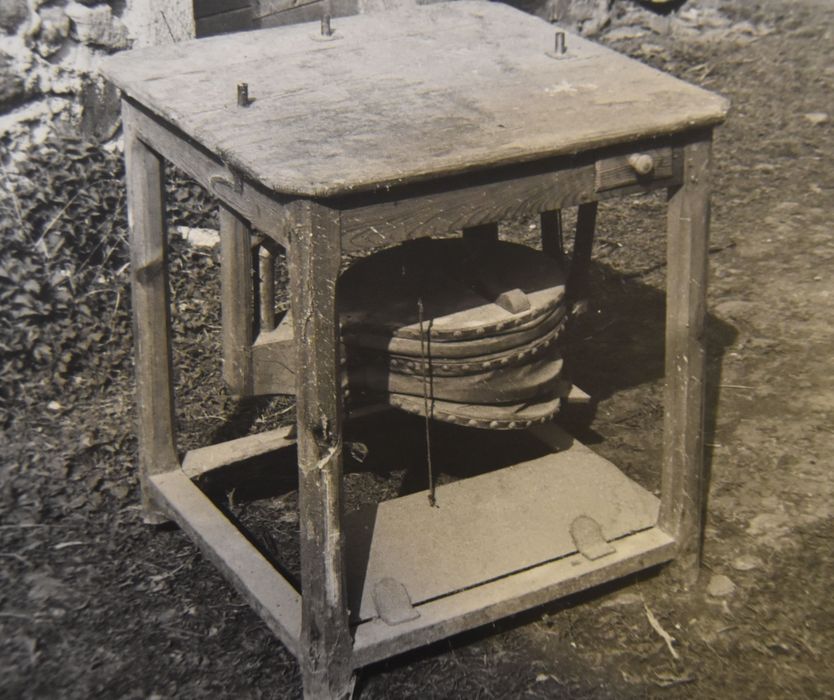 table - © Ministère de la Culture (France), Conservation des antiquités et des objets d’art de Haute-Loire – Tous droits réservés