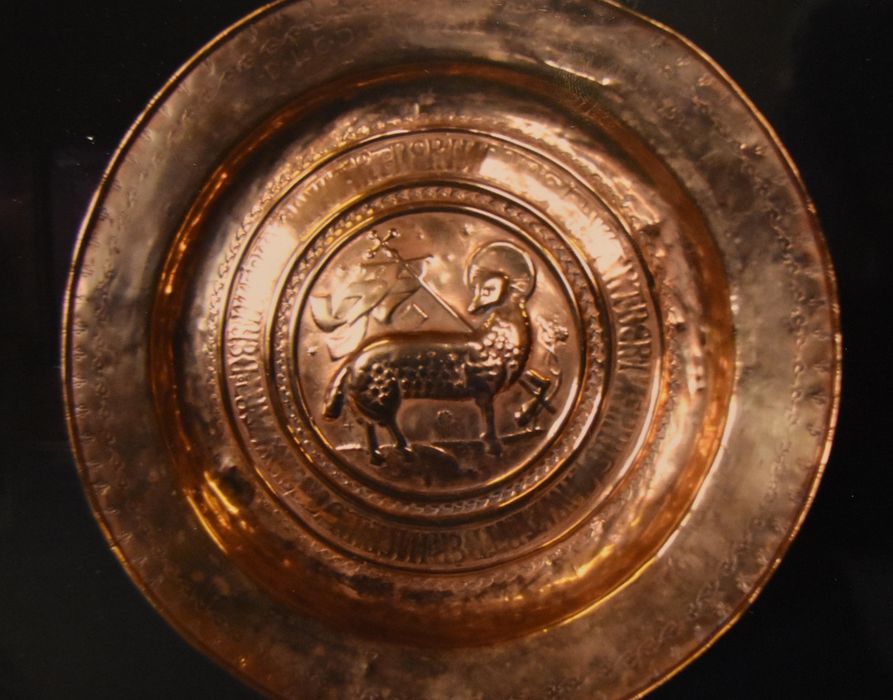 plat de quête - © Ministère de la Culture (France), Conservation des antiquités et des objets d’art de Haute-Loire – Tous droits réservés 