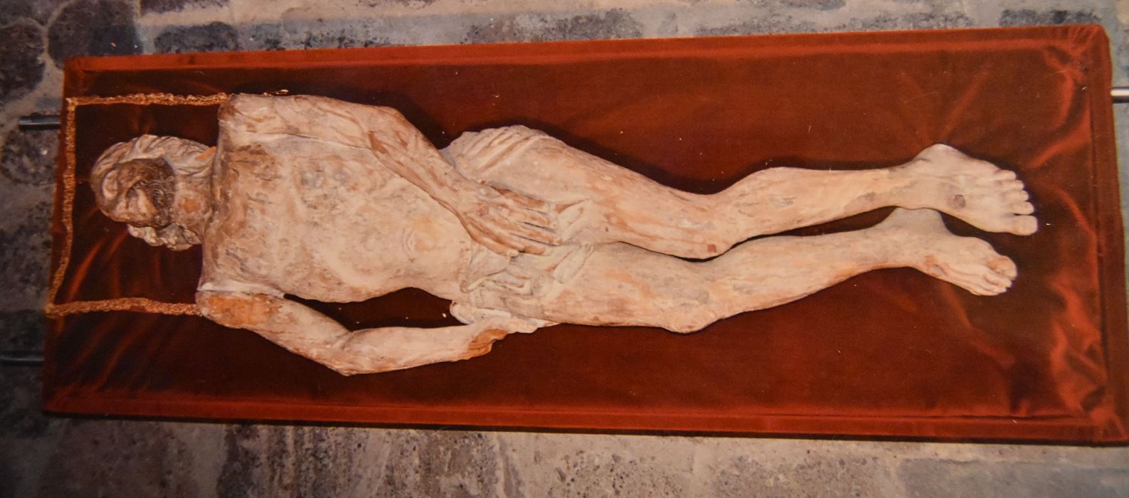statue : Gisant ou Christ d'une mise au tombeau