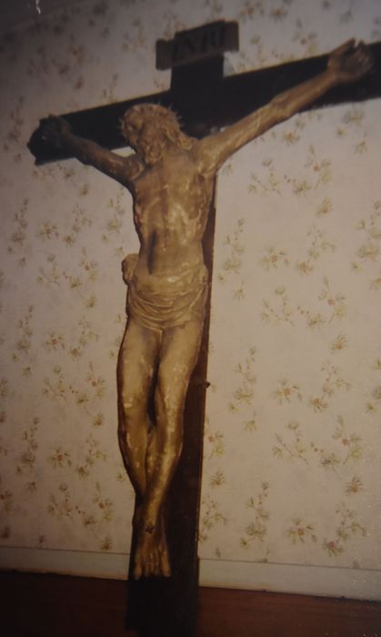 statue : Christ en croix