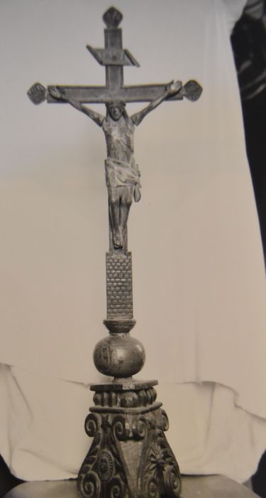 Statue : Christ en croix