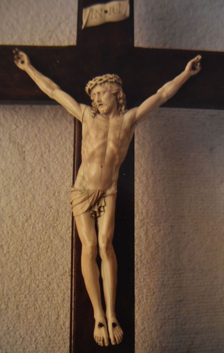 Statue : Christ en croix