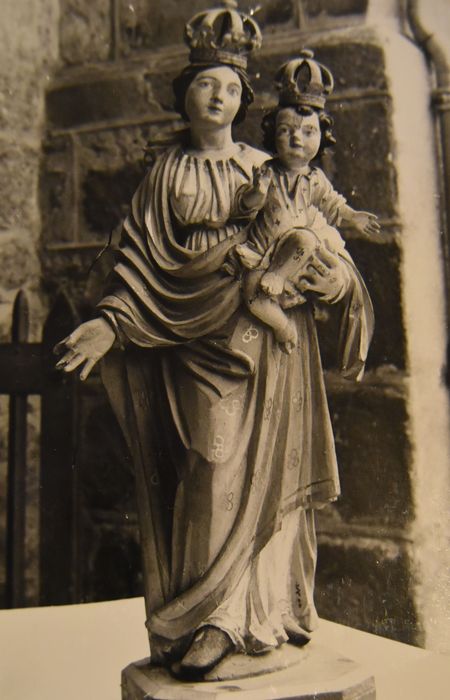 statue : Vierge à l'Enfant