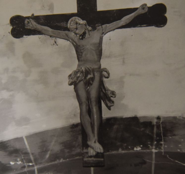 statue : Christ sur croix - © Ministère de la Culture (France), Conservation des antiquités et des objets d’art de Haute-Loire – Tous droits réservés 