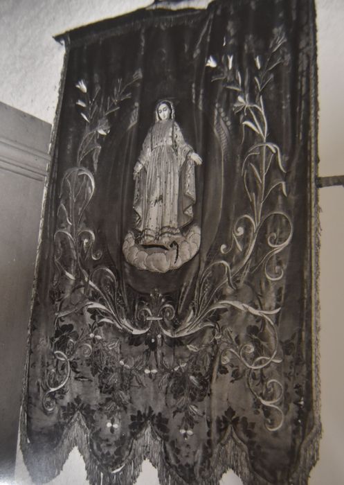 bannière de procession : Assomption (l') - © Ministère de la Culture (France), Conservation des antiquités et des objets d’art de Haute-Loire – Tous droits réservés 