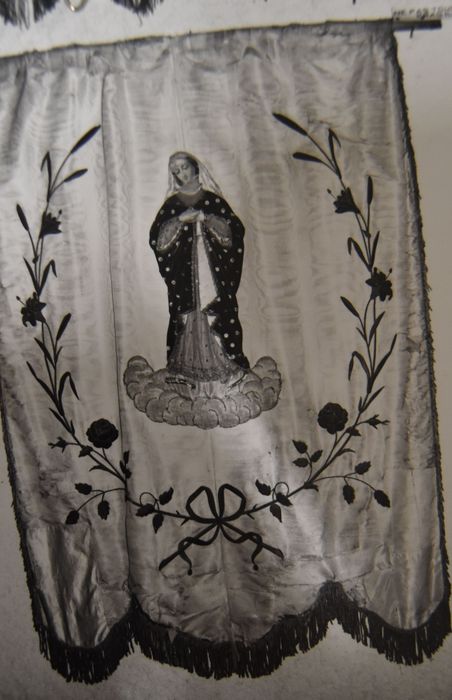 bannière de procession : Assomption (l') - © Ministère de la Culture (France), Conservation des antiquités et des objets d’art de Haute-Loire – Tous droits réservés 