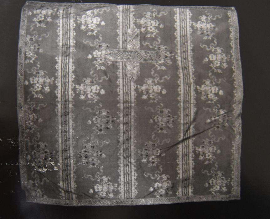 voile de calice - © Ministère de la Culture (France), Conservation des antiquités et des objets d’art de Haute-Loire – Tous droits réservés