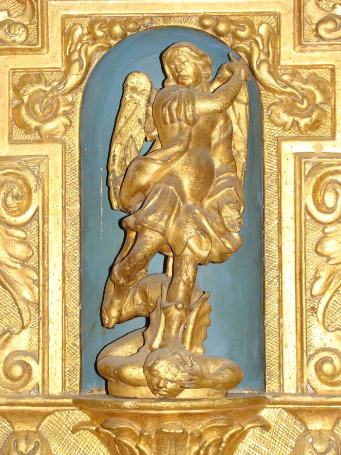 5 statues : saint Michel, évêque, ange portant les instruments de la Passion (3)