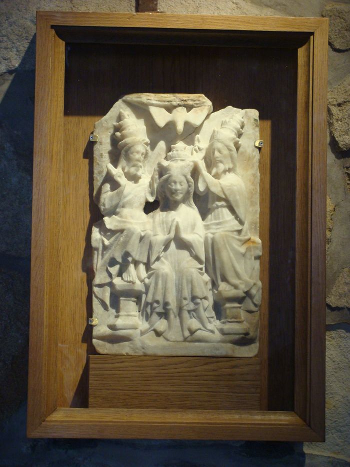 Bas-relief : Couronnement de la Vierge