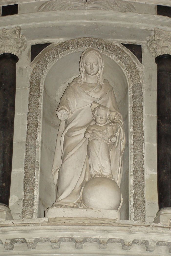 statue : Vierge à l'Enfant