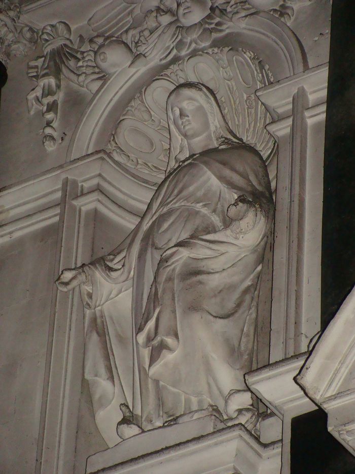 statue : Vierge (la)