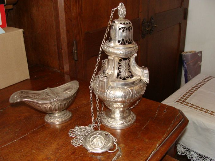 encensoir, navette et cuiller à encens