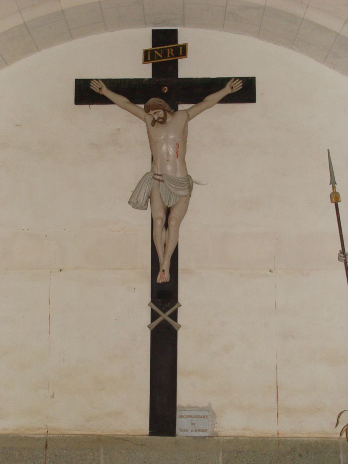 Statue : Christ en croix