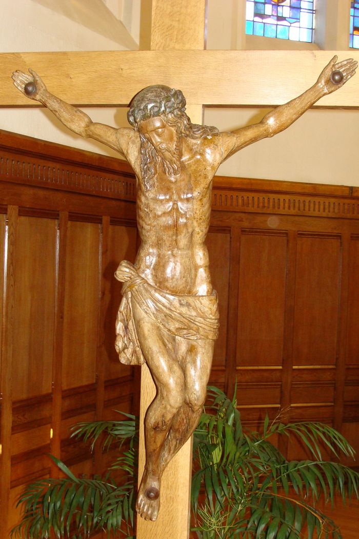 statue : Christ en croix