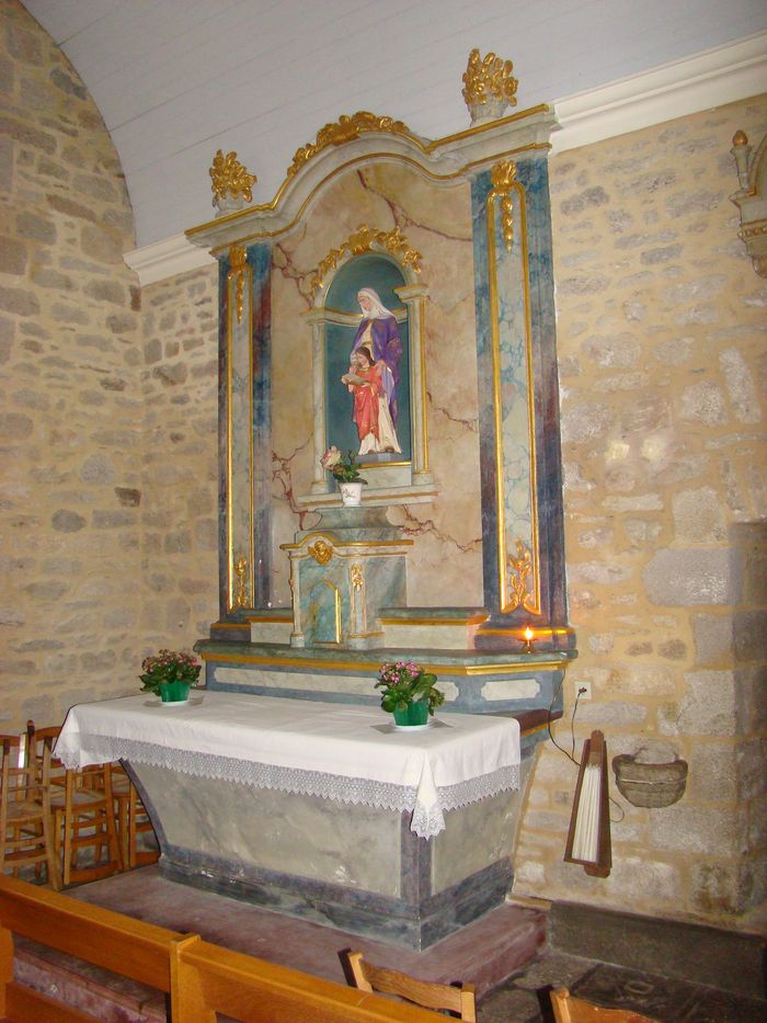 autel latérale de la Vierge