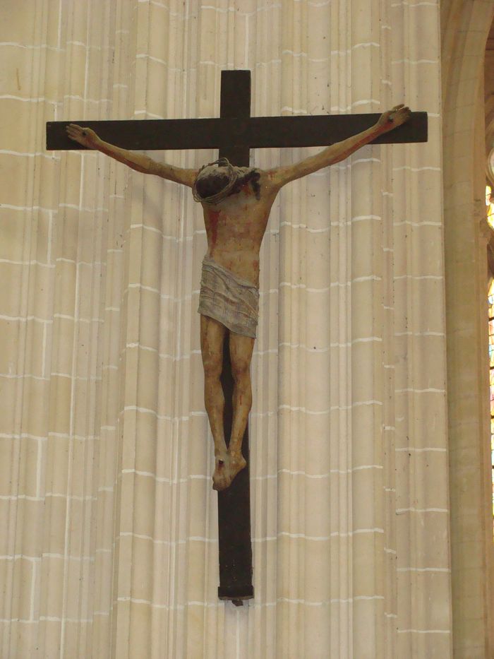 statue : Christ en croix