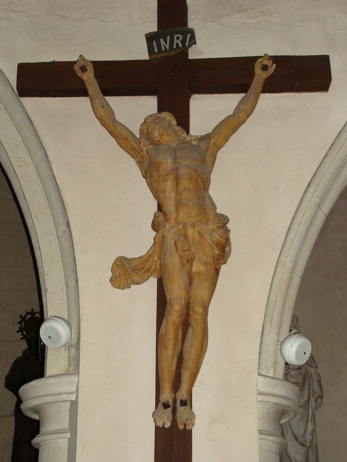 statue : Christ en croix