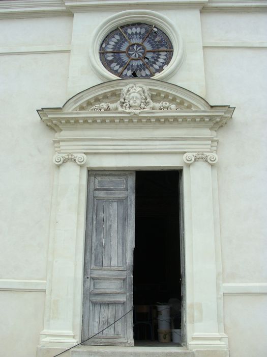 Porte d’accès à la chapelle