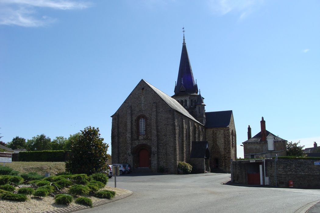 vue générale de l’église dans son environnement depuis l’Ouest