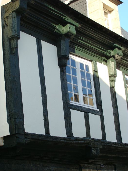 façade sur rue, vue partielle