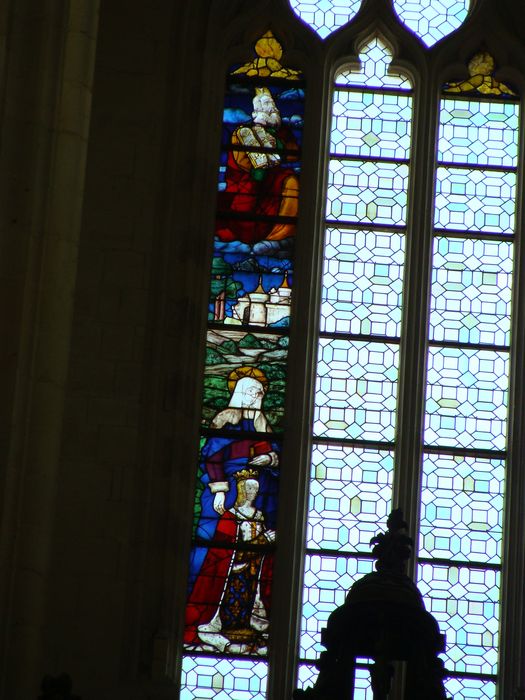 verrière : Marguerite de Foix en prière présentée par sainte Marguerite, Moïse tenant les Tables de la Lo