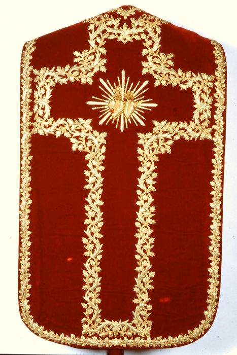 chasuble (ornement rouge)