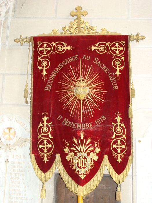 bannière de procession du Sacré Coeur et commémorative de l’armistice du 11 novembre 1918 - © Ministère de la Culture (France), Conservation des antiquités et des objets de loire-Atlantique – Tous droits réservés 