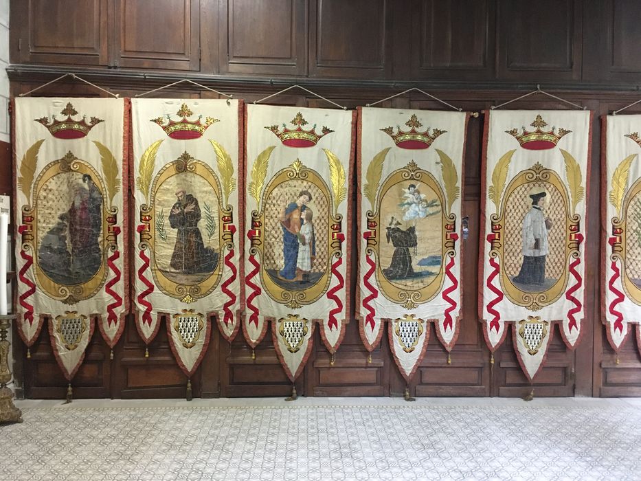 étendards aux effigies de différents saints - © Ministère de la Culture (France), Conservation des antiquités et des objets de loire-Atlantique – Tous droits réservés 
