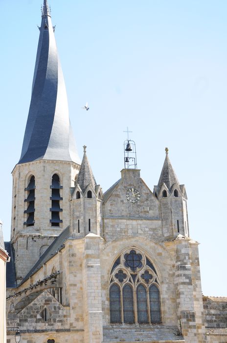 Eglise Notre-Dame, façade occidentale, vue partielle