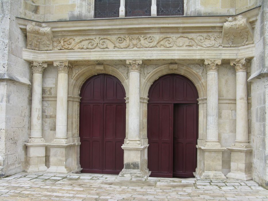 Eglise Saint-Aignan : double portail occidental, vue générale