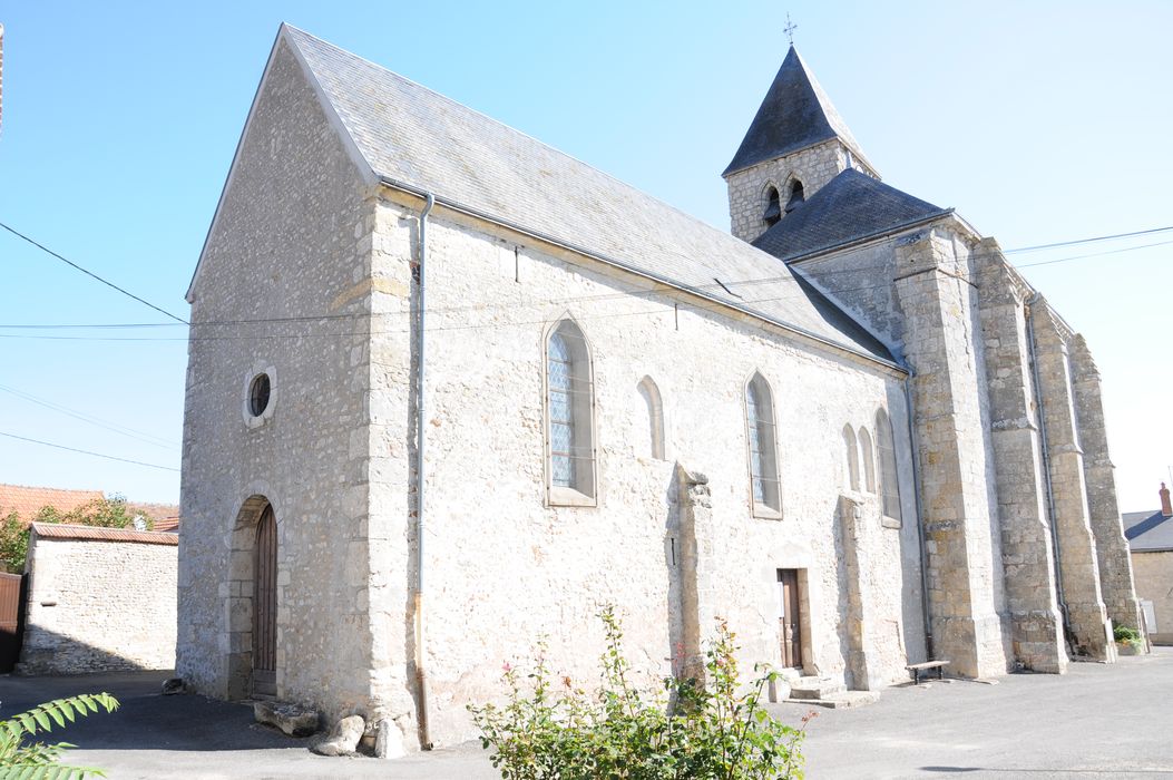 Eglise Saint-Etienne : Flanc sud, vue générale