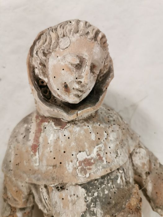 statue : Moine, vue partielle