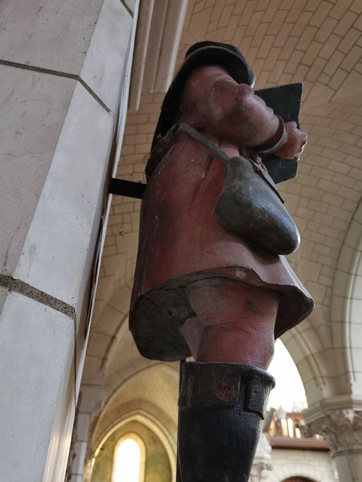 statue : Pélerin, détail - © Ministère de la Culture (France), Conservation des antiquités et des objets d’art du Loiret – Tous droits réservés 
