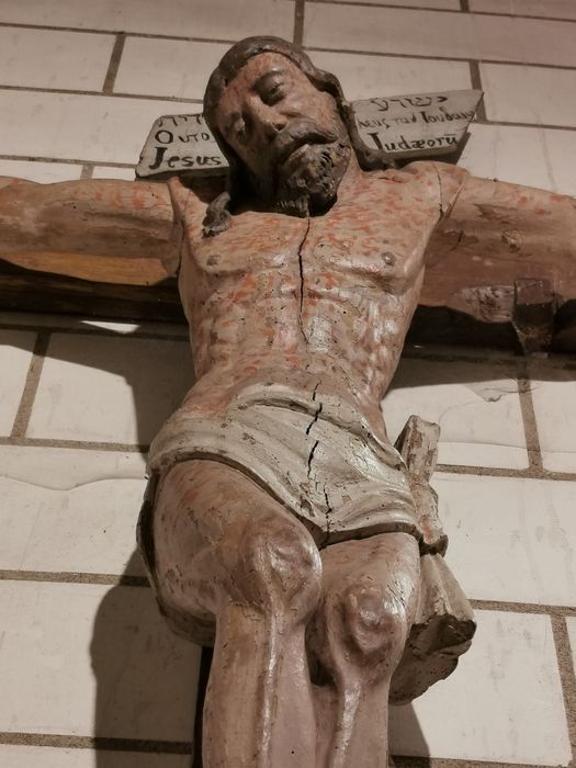 statue : Christ en croix, vue partielle - © Ministère de la Culture (France), Conservation des antiquités et des objets d’art du Loiret – Tous droits réservés 