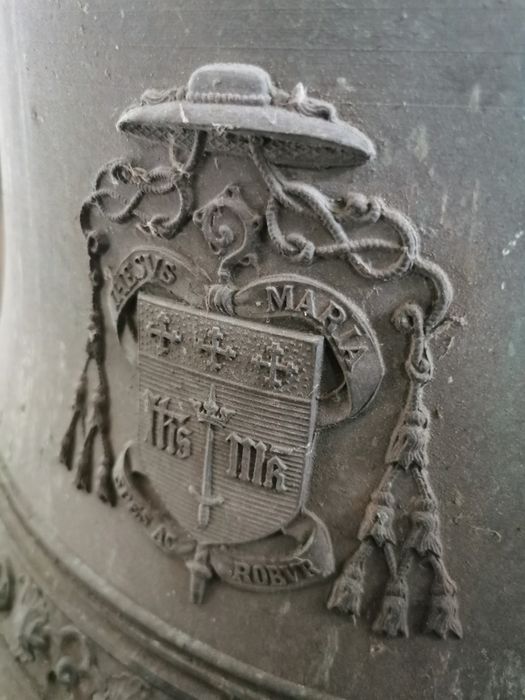 cloche, détail d'une vignette - © Ministère de la Culture (France), Conservation des antiquités et des objets d’art du Loiret – Tous droits réservés 