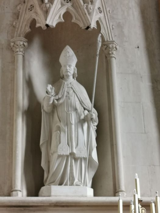 statue : Saint Martin ou saint Hilaire