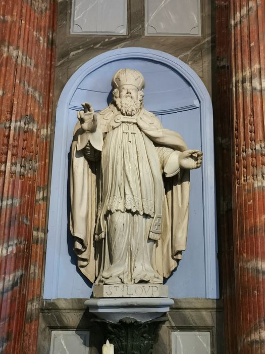 statue : Saint Loup de Sens