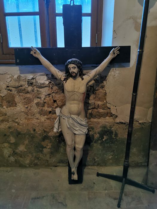 statue : Christ en croix