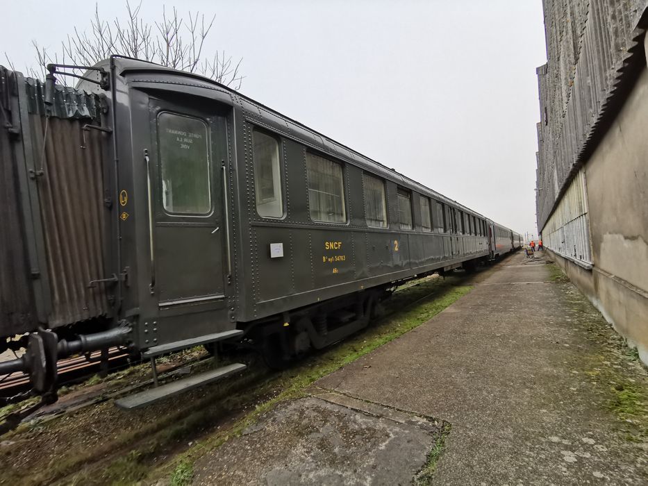 voiture à voyageurs à bogies, à voie normale, type Bacalan B11 50 87 21 37 527-4 - © Ministère de la Culture (France), Conservation des antiquités et des objets d’art du Loiret – Tous droits réservés 