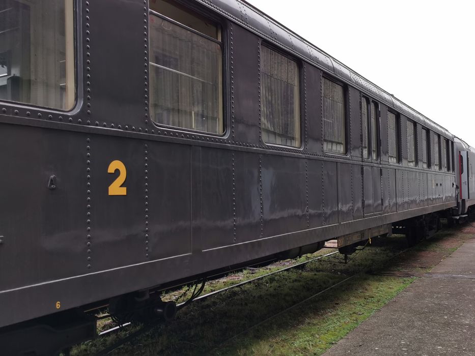 voiture à voyageurs à bogies, à voie normale, type Bacalan B11 50 87 21 37 527-4, vue partielle - © Ministère de la Culture (France), Conservation des antiquités et des objets d’art du Loiret – Tous droits réservés 