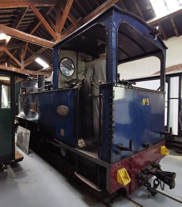 locomotive à vapeur : locomotive-tender Blanc-Misseron, dite Le Minihic, à voie inférieure à 1 mètre, 030 T 282, MTP 5, TPT 3-5 - © Ministère de la Culture (France), Conservation des antiquités et des objets d’art du Loiret – Tous droits réservés 
