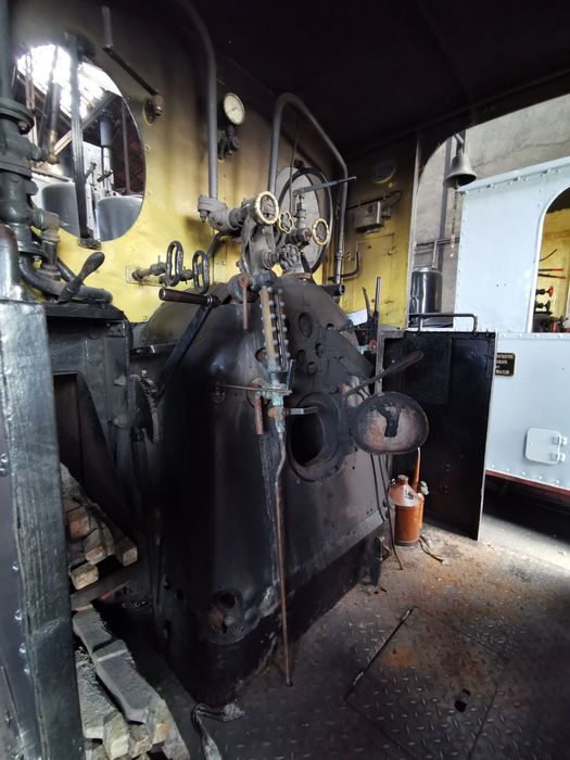 locomotive à vapeur : locomotive-tender Henschel, type DFB à voie inférieure à 1mètre, 040 T 2836 (?), MTP 4, vue partielle