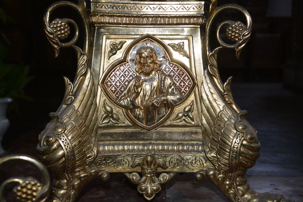 chandelier, détail (garniture d'autel)