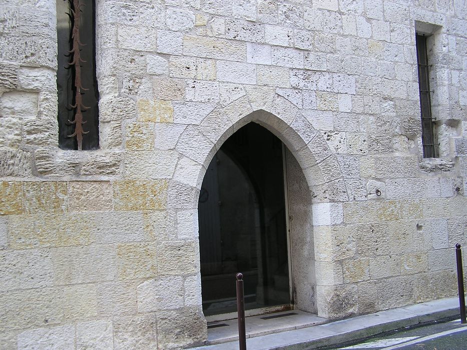 porte d’accès sur rue