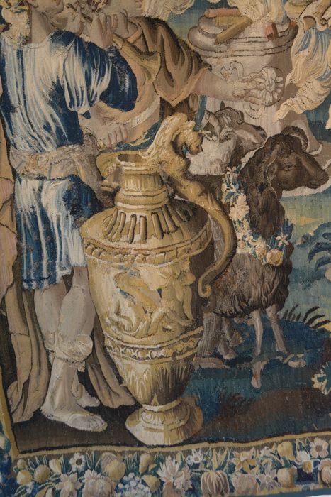tenture d’Aubusson Scènes de l’histoire d’Achille : Polyxène conduite par Hélène au tombeau d'Achille, détail