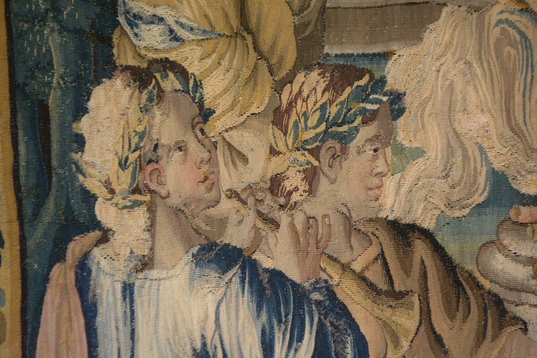 tenture d’Aubusson Scènes de l’histoire d’Achille : Polyxène conduite par Hélène au tombeau d'Achille, détail