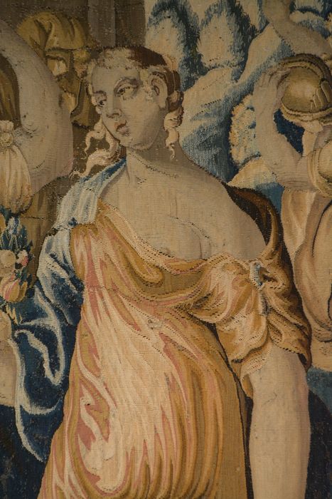tenture d’Aubusson Scènes de l’histoire d’Achille : Polyxène conduite par Hélène au tombeau d'Achille, détail
