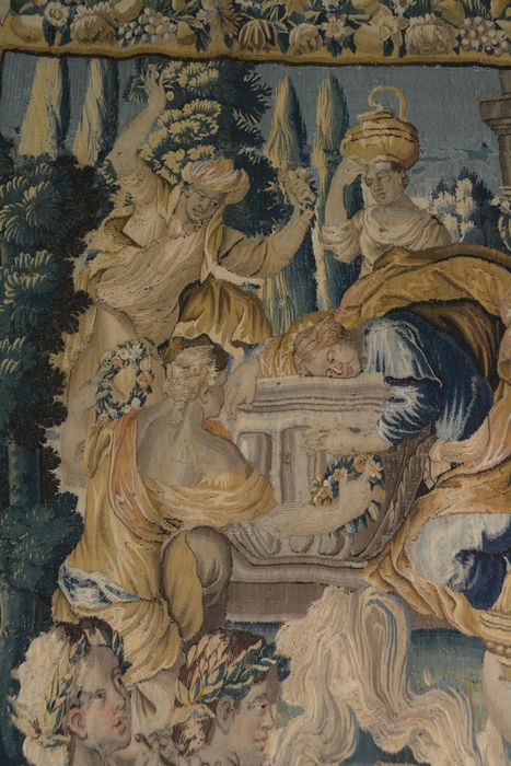 tenture d’Aubusson Scènes de l’histoire d’Achille : Polyxène conduite par Hélène au tombeau d'Achille, détail