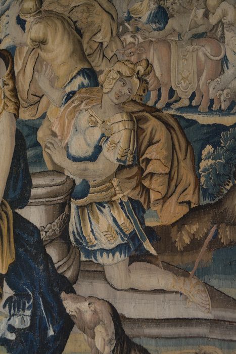 tenture d’Aubusson Scènes de l’histoire d’Achille : Polyxène conduite par Hélène au tombeau d'Achille, détail