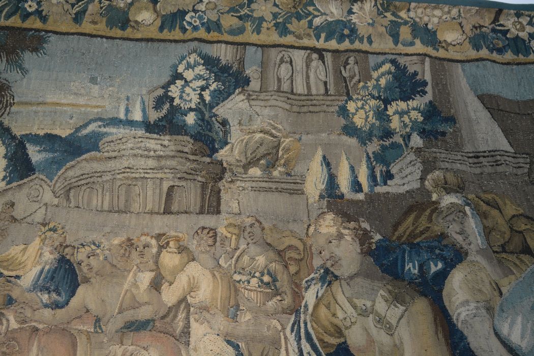 tenture d’Aubusson Scènes de l’histoire d’Achille : Polyxène conduite par Hélène au tombeau d'Achille, détail